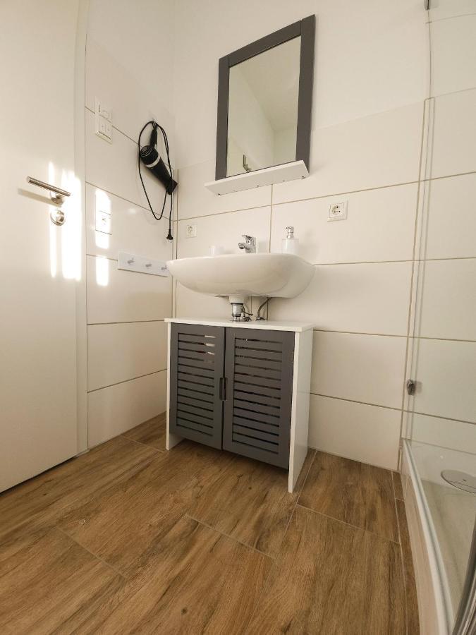 Schoene Ferienwohnung 78M2, 3 Schlafzimmer, 2 Baeder, Zentrumnah, 1Og Erfurt Exterior foto