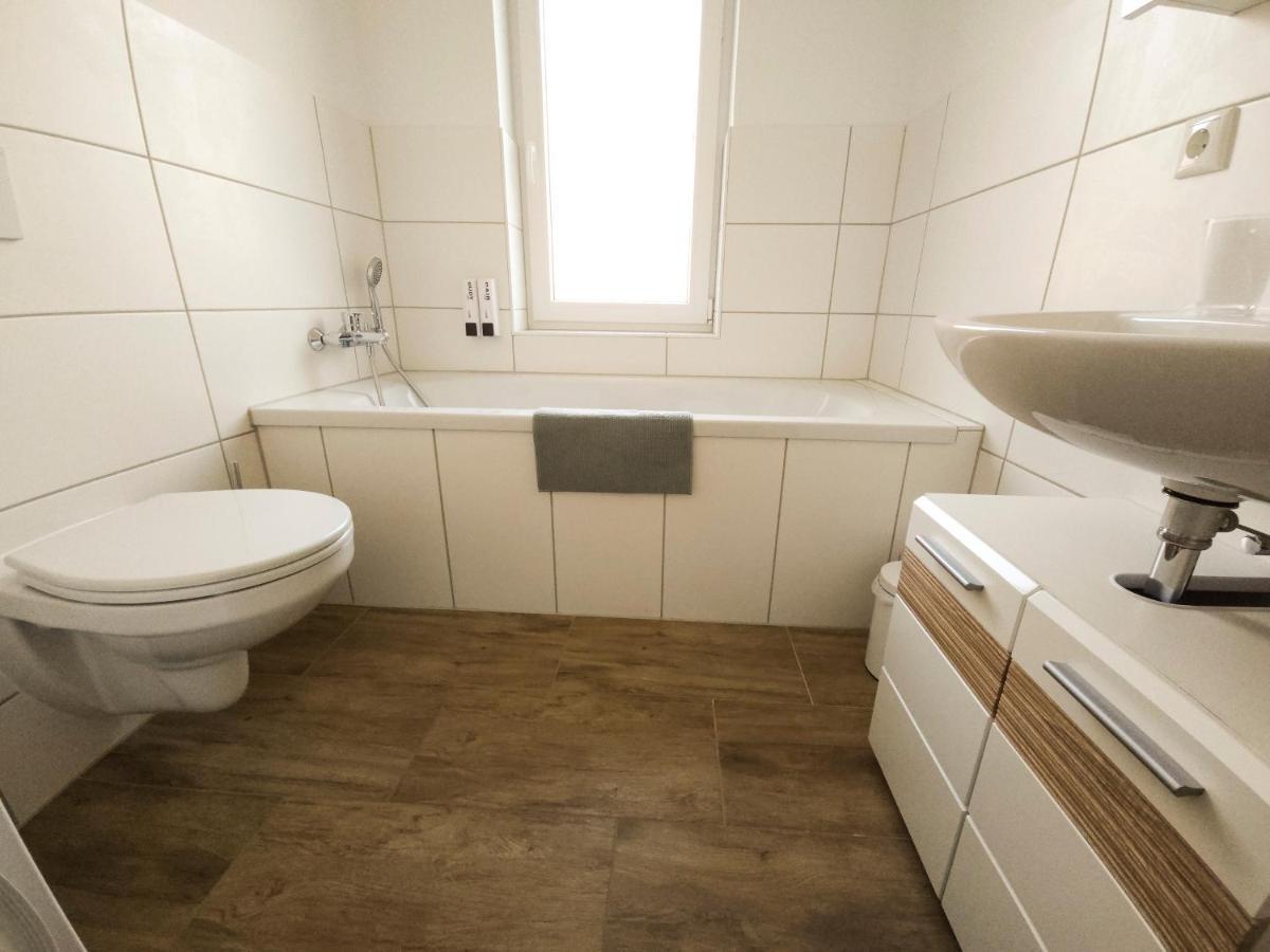 Schoene Ferienwohnung 78M2, 3 Schlafzimmer, 2 Baeder, Zentrumnah, 1Og Erfurt Exterior foto